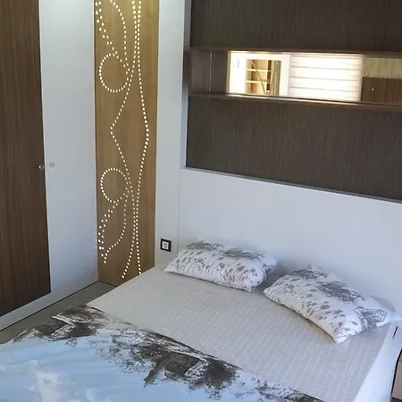 Han-de Homes Apartment